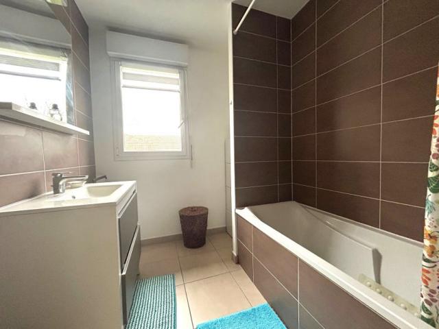 Pavillon individuel R+1 de 2012 développant 115m2 et bâti su