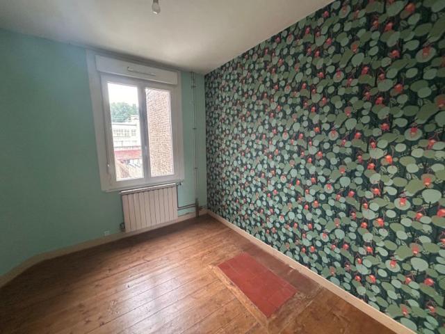 Maison 1930 mitoyenne rénovée avec garage, développant 119m2