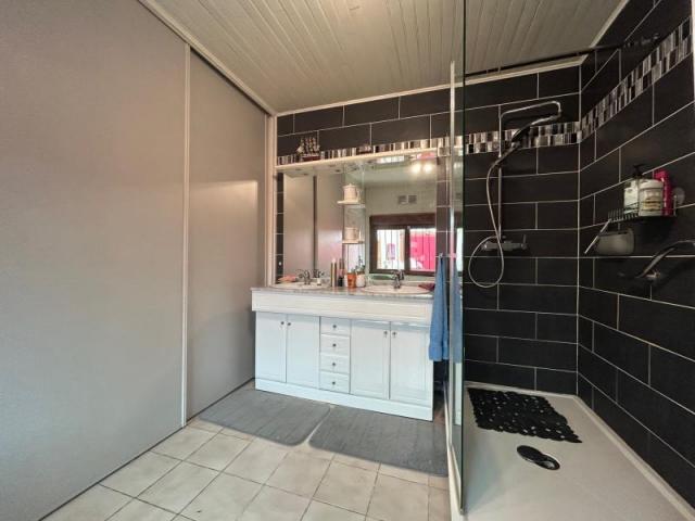 Maison bourgeoise Semi individuelle développant de beaux vol