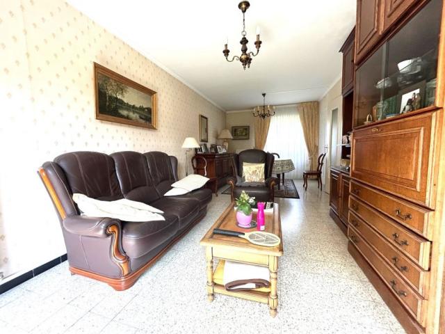 Maison achevée en 79, hyper centre tout en étant au calme, 8
