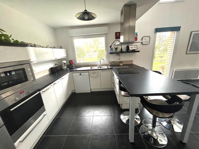 Pavillon individuel R+1 de 2012 développant 115m2 et bâti su