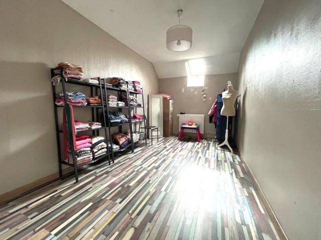 Maison semi individuelle de 127m2 bâtie sur 1963m2 de terrai