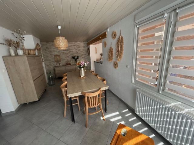 Maison semi individuelle rénovée avec gout, développant 125m