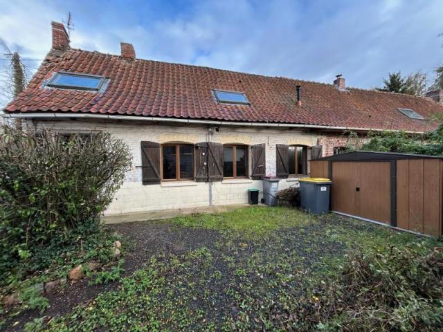 Fermette en L à rénover complétement développant 152m2 et bâ