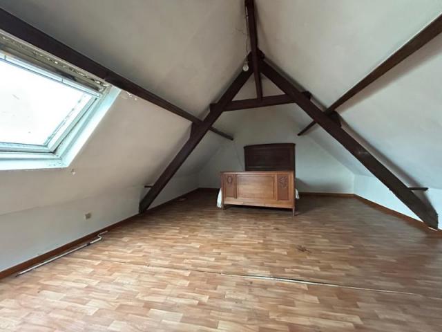 Fermette en L à rénover complétement développant 152m2 et bâ