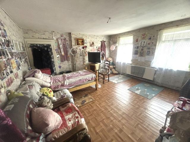 Maison de style bourgeoise, individuelle à rénover, développ
