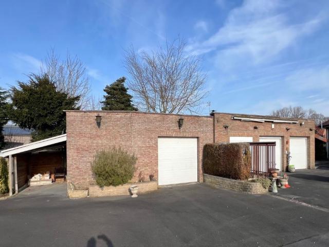 Pavillon individuel de 1989 semi plain pied développant 147m
