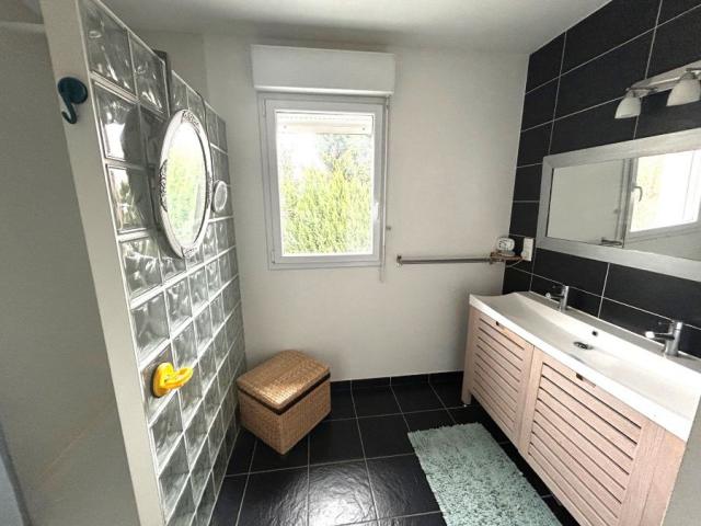 Pavillon individuel R+1 de 2012 développant 115m2 et bâti su