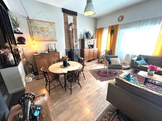 Porche des accès, maison rénovée avec charme et cachet !! 