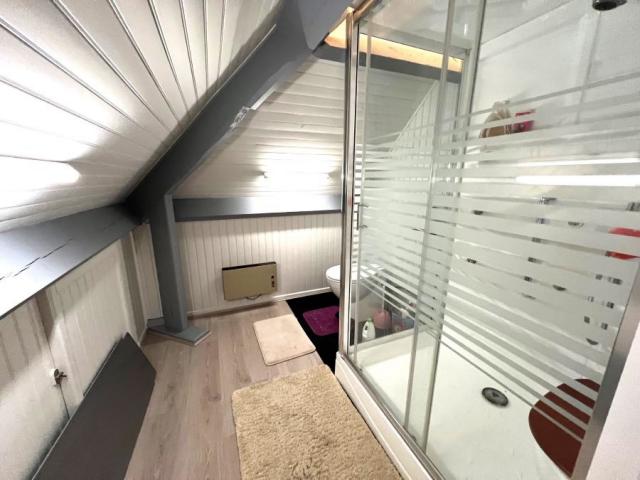 Pavillon individuel de 1989 semi plain pied développant 147m
