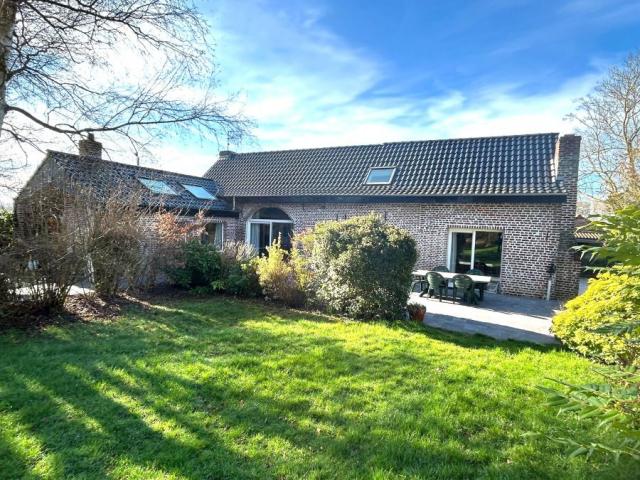 Fermette en L individuelle de 212m2 bâti sur une parcelle de