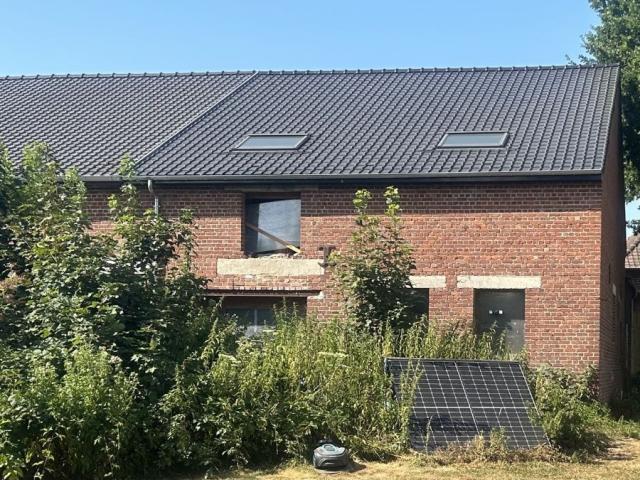 Grange à rénover développant 243m2 environ, toiture neuve ! 