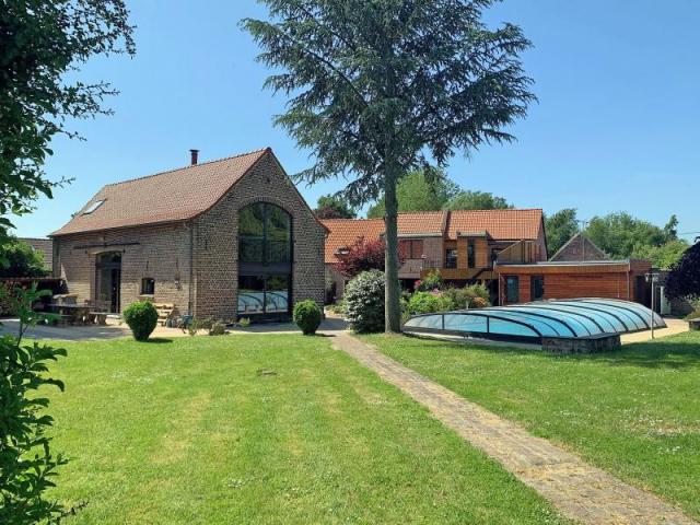 Corps de ferme entièrement rénovée avec matériaux de qualité