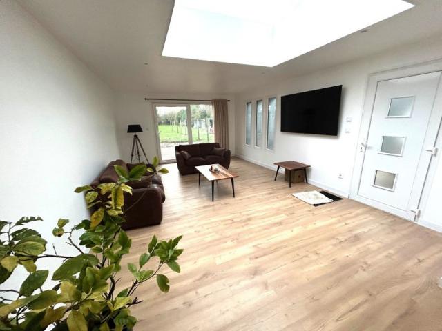 Maison de campagne rénovée développant 139m2 et bâtie sur un