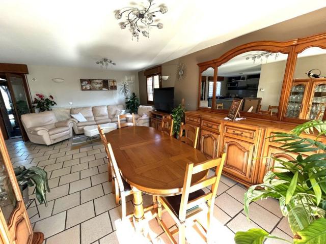 Deux logements de plain-pied idéal gite ou regroupement fami
