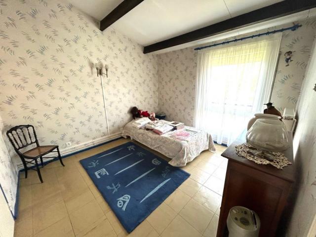 Maison achevée en 79, hyper centre tout en étant au calme, 8