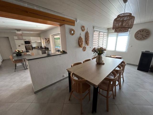 Maison semi individuelle rénovée avec gout, développant 125m