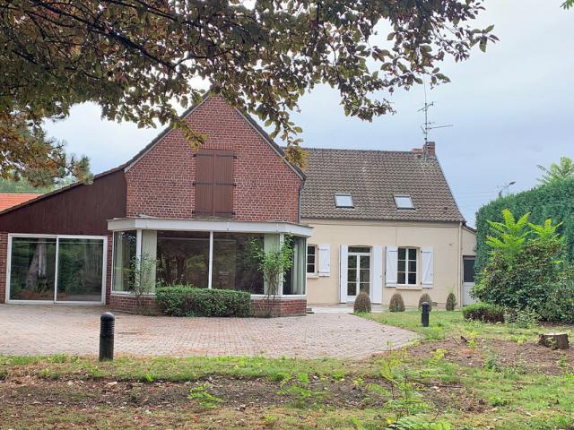 Beau volume pour cette maison rénovée par architecte + terra