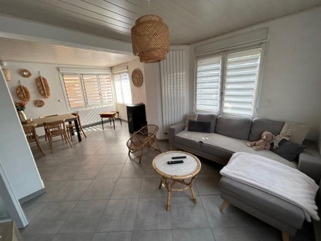 Maison semi individuelle rénovée avec gout, développant 125m