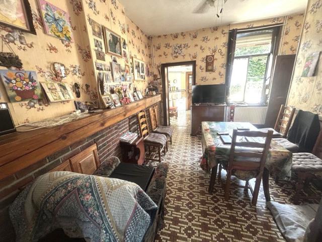 Maison de style bourgeoise, individuelle à rénover, développ