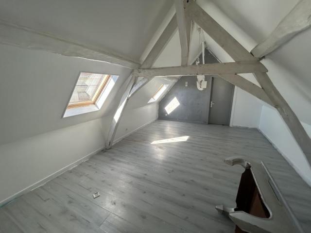Hyper centre, maison semi individuelle à rénover de 92m2 ave