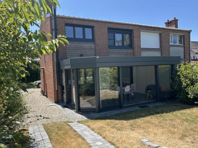 Maison semi individuelle entièrement rénovée avec gout, sect