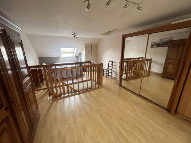 Maison semi individuelle de 1856 développant 121,55m2 et bât