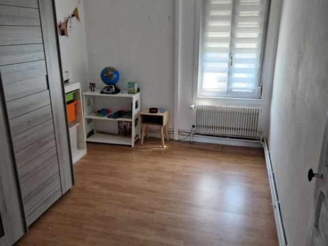 Maison 1930 semi individuelle développant 119m2 et bâtie sur