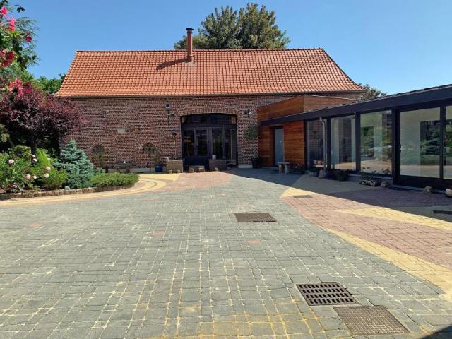 Corps de ferme entièrement rénovée avec matériaux de qualité