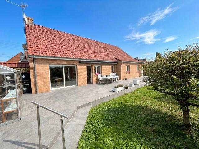 Pavillon individuel de plain-pied développant 144m2 et bâti 