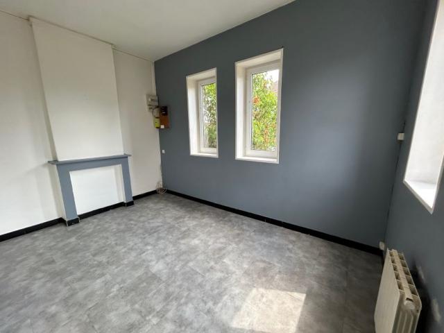 Maison semi individuelle des années 20 bâtie sur 352 m2 de t
