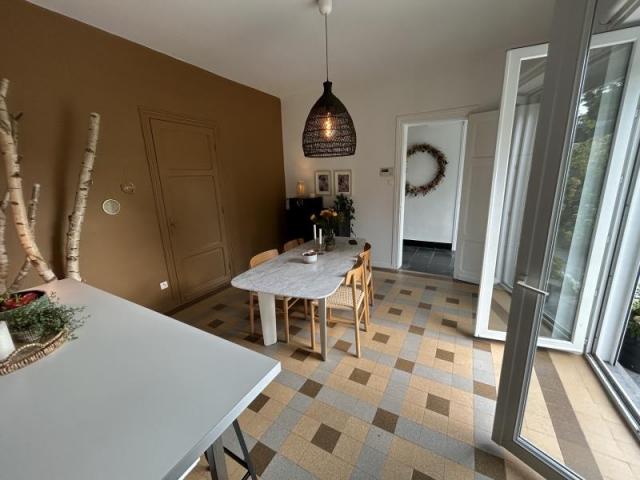 Maison de style bourgeoise double distribution développant 2
