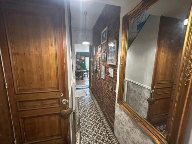 Porche des accès, maison rénovée avec charme et cachet !! 