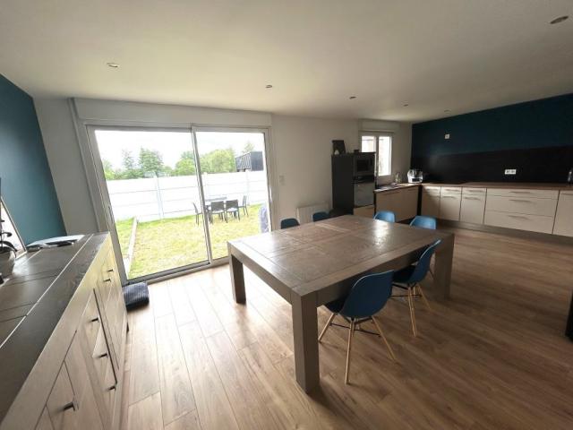 Maison de campagne semi individuelle développant 120m2 et bâ